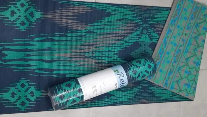 Thảm yoga dùng được 2 mặt